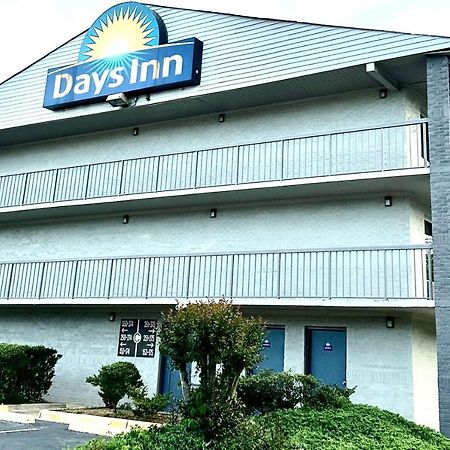 Days Inn By Wyndham Charlotte Northlake Kültér fotó