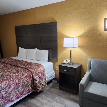 Days Inn By Wyndham Charlotte Northlake Kültér fotó