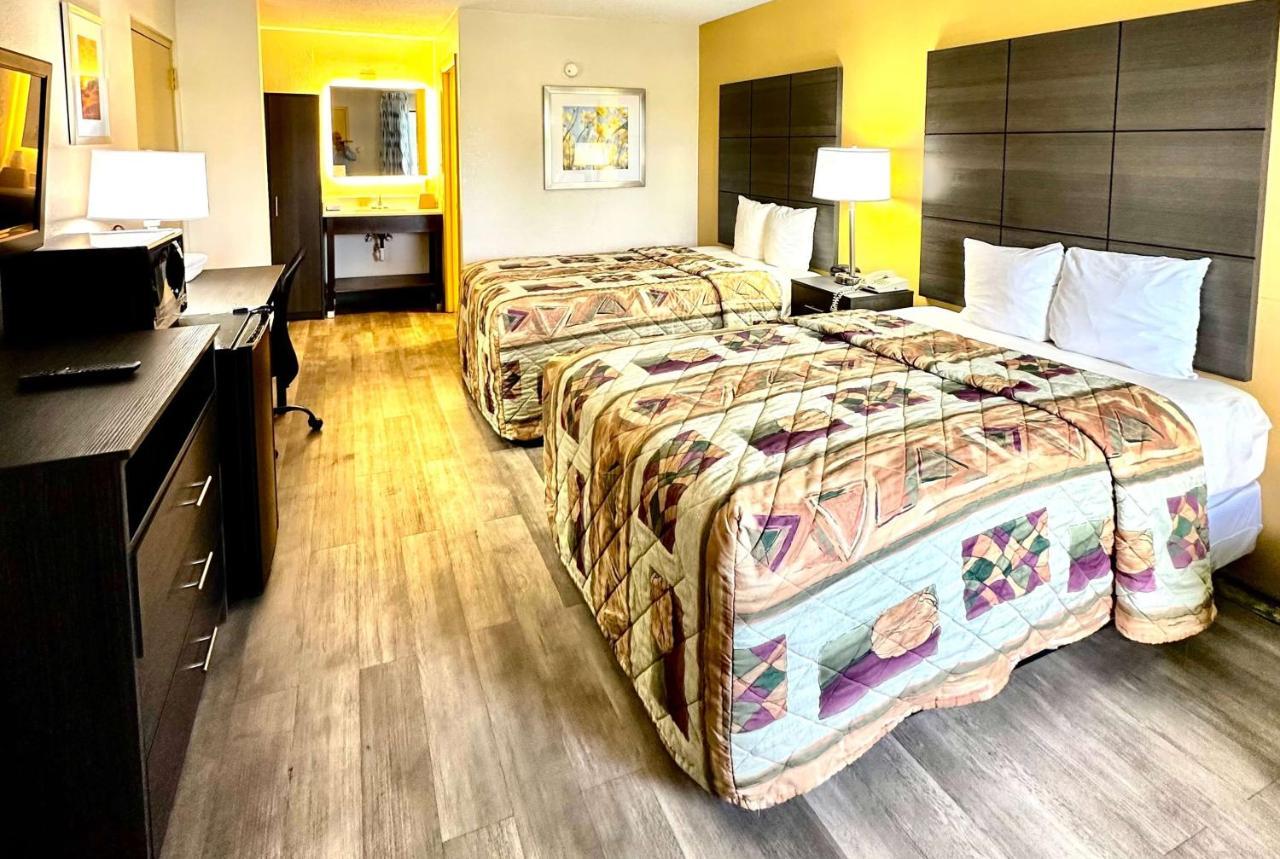 Days Inn By Wyndham Charlotte Northlake Kültér fotó