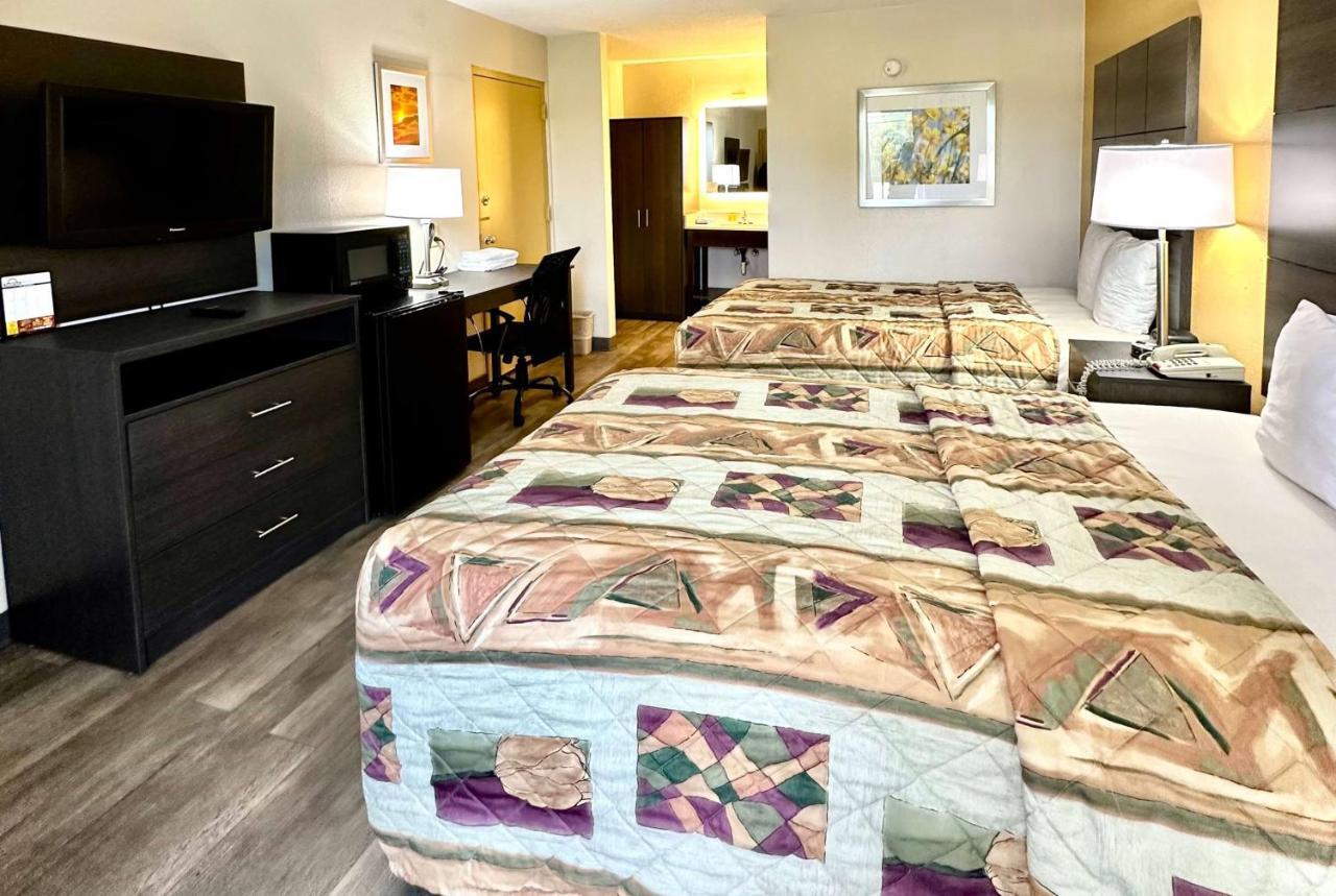 Days Inn By Wyndham Charlotte Northlake Kültér fotó