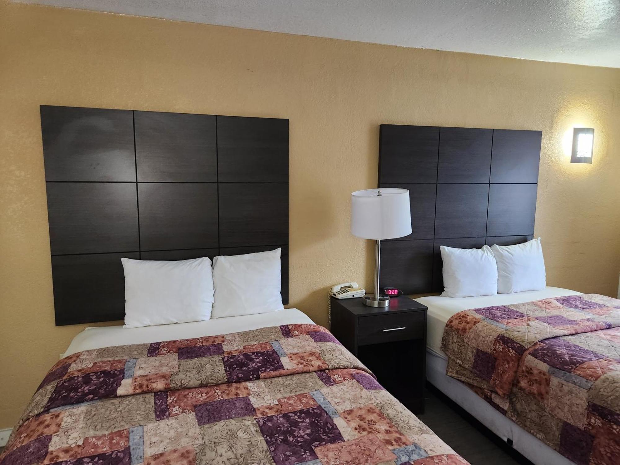 Days Inn By Wyndham Charlotte Northlake Kültér fotó